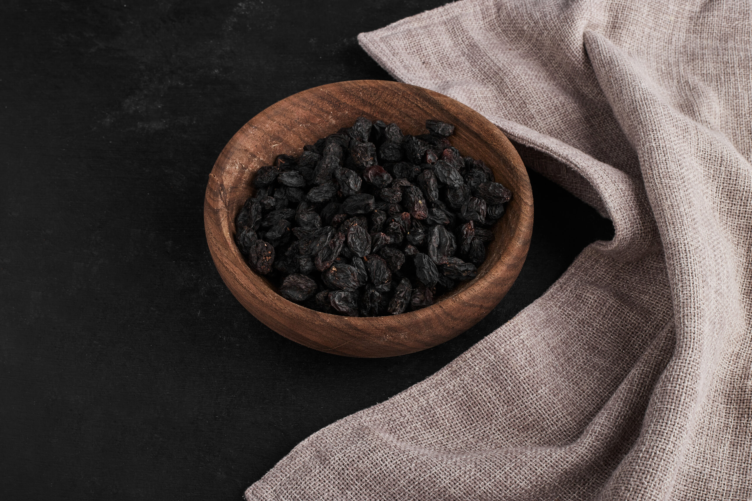 Best quality black raisins for energy and blood health