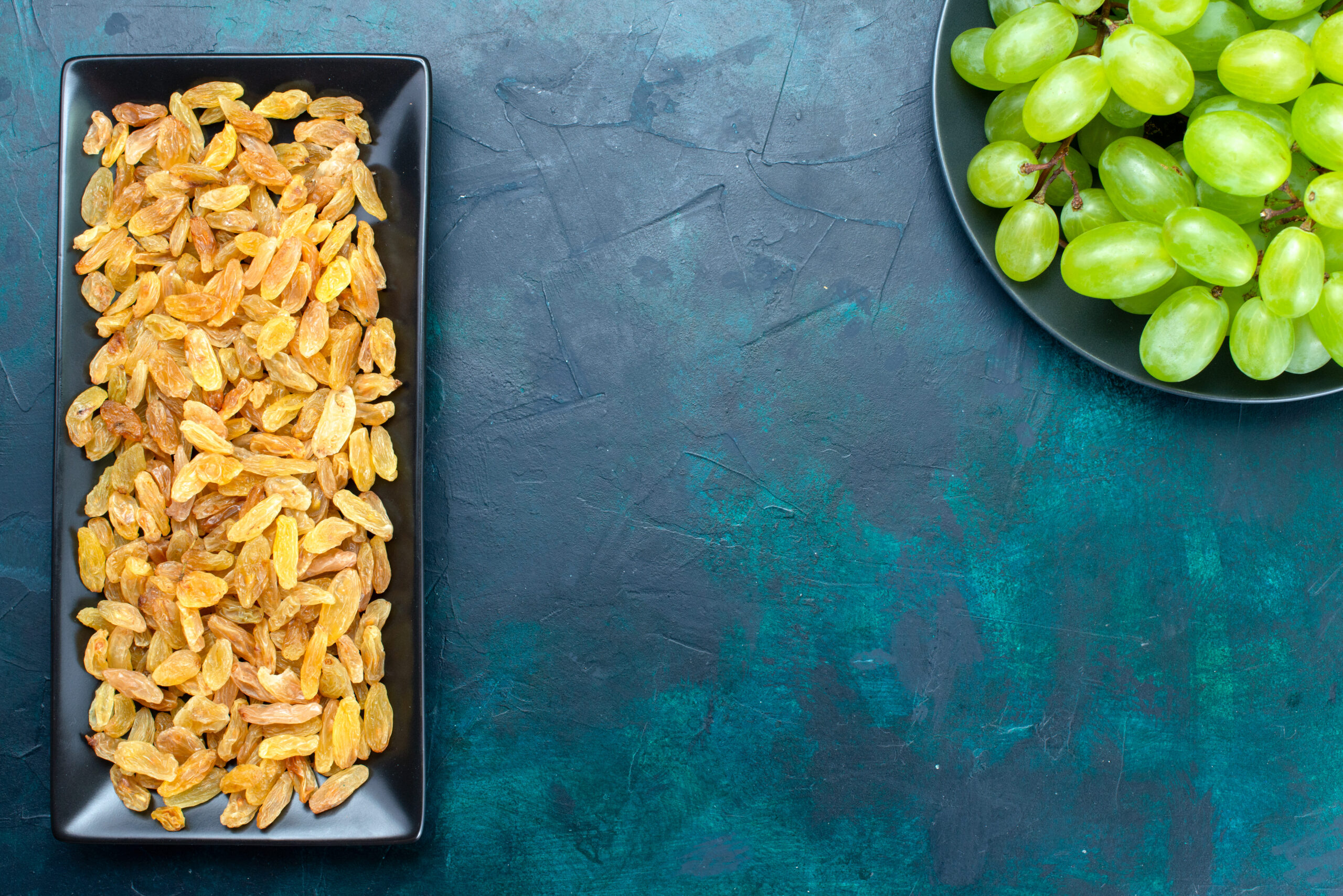 Premium golden raisins rich in iron and antioxidants